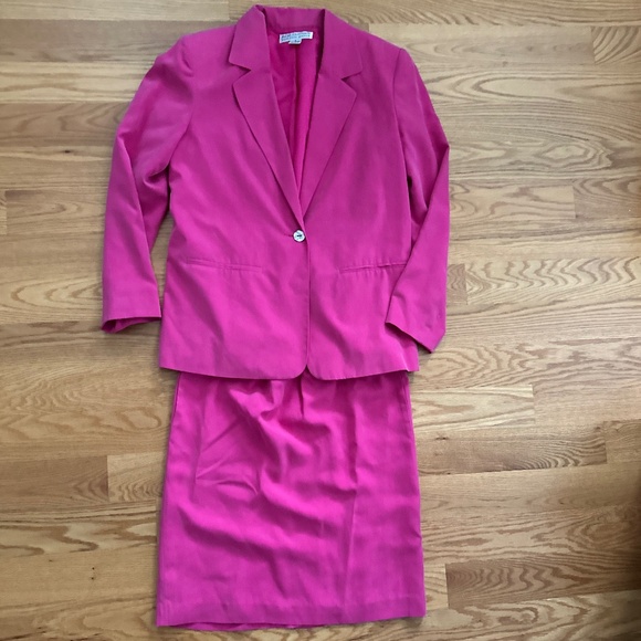 *4* Pieces Matching Silk Outfit Saks Fifth Avenue (S) - Picture 4 of 16